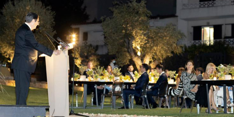 Την ανθεκτικότητα της ναυτιλίας εξήρε ο Πρόεδρος σε δείπνο με Κυπριακή Ενωση Πλοιοκτητών στην Αθήνα